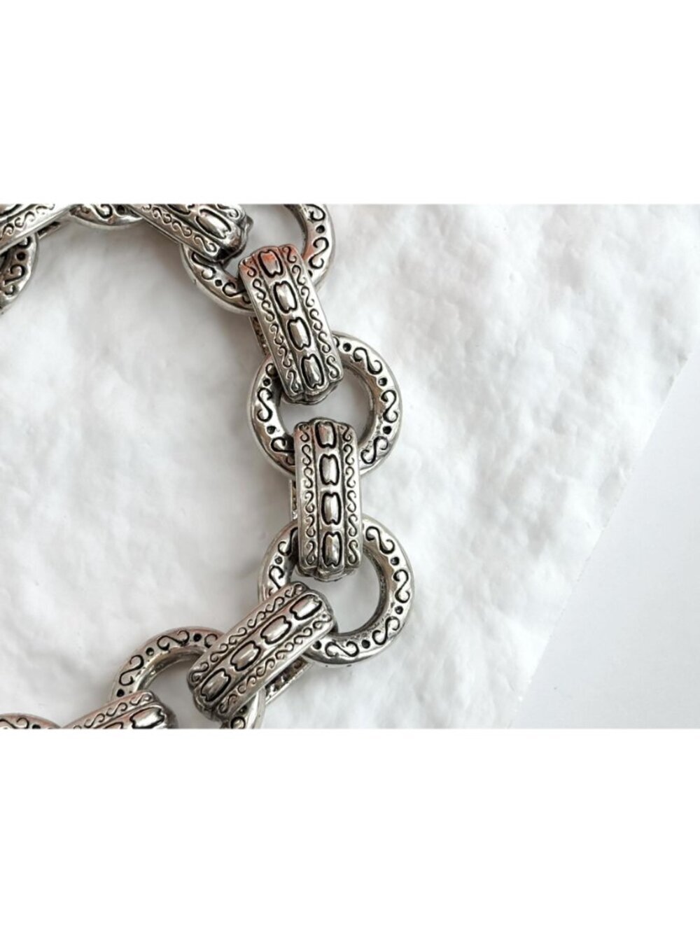 Chainlink Abstract Carved Hinged Magnet Vintage Silver Toned Bracelet - Picture 6 of 16
